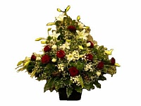 Корзина из живых цветов ВЖ-10 Траурный венок для похорон из живых цветов Лилия, роза
 