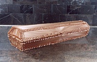 Гроб обитый тканью ГО-7 
Гроб "Луч" золото, ткань атлас
